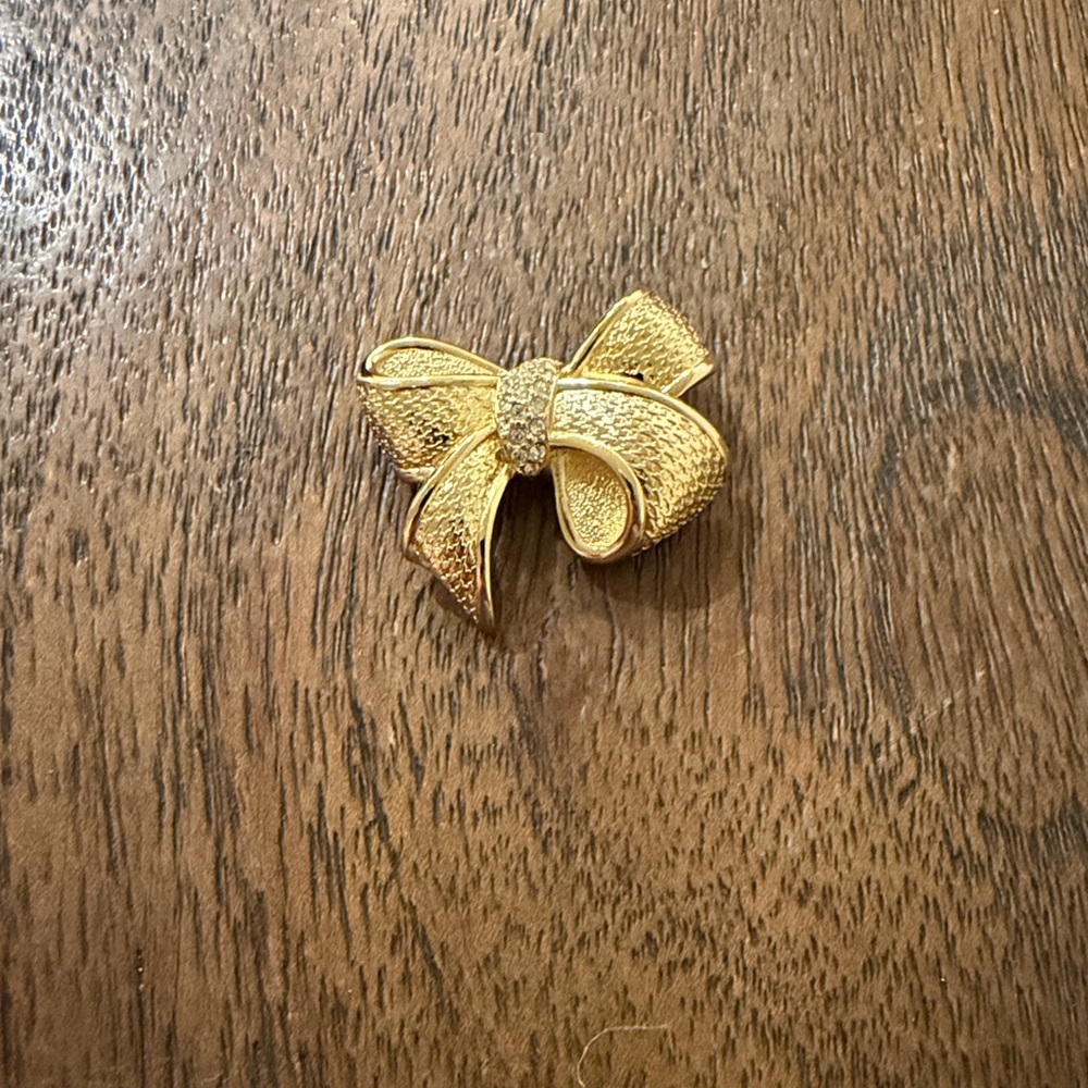 Christian Dior bow Brooch